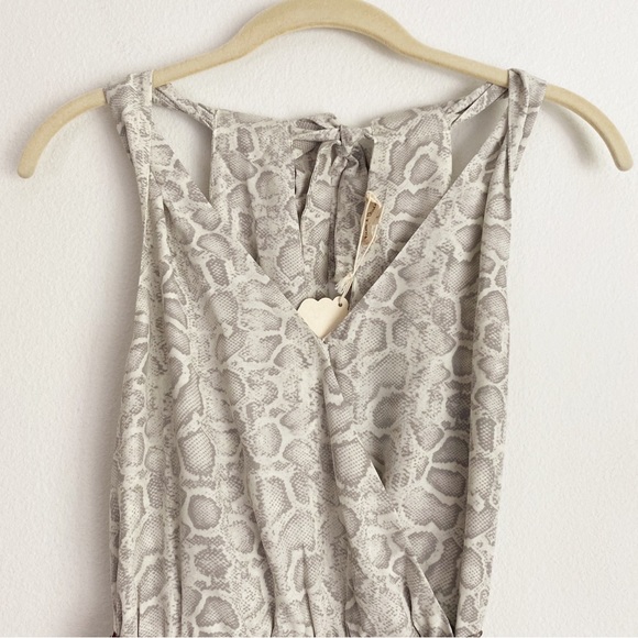 Hem & Thread Surplus Snake Print Belted Wide Leg Jumpsuit Silver/Brown S (4/6) - Picture 6 of 12